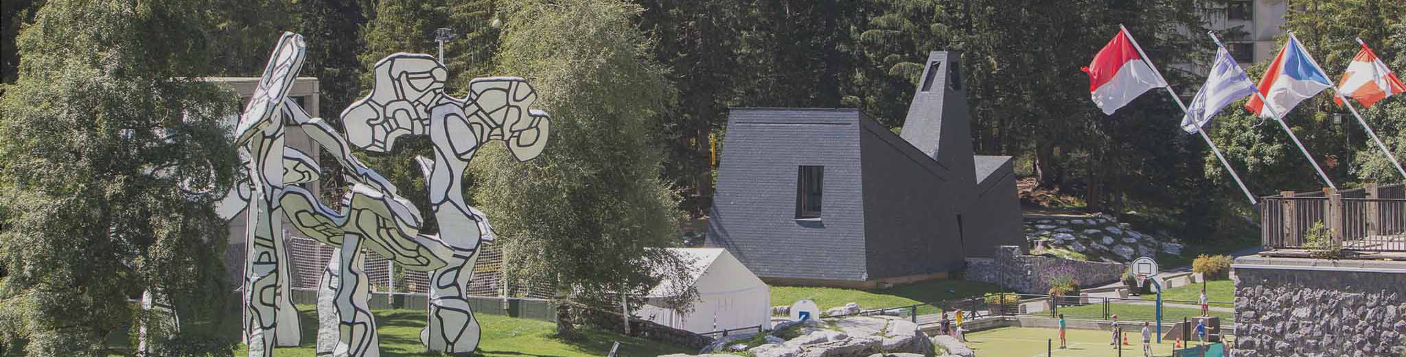 Découvrez le patrimoine unique de Flaine, une destination familiale où l'art moderne et l'architecture s'allient aux activités pour toute la famille lors de vos vacances à la montagne.