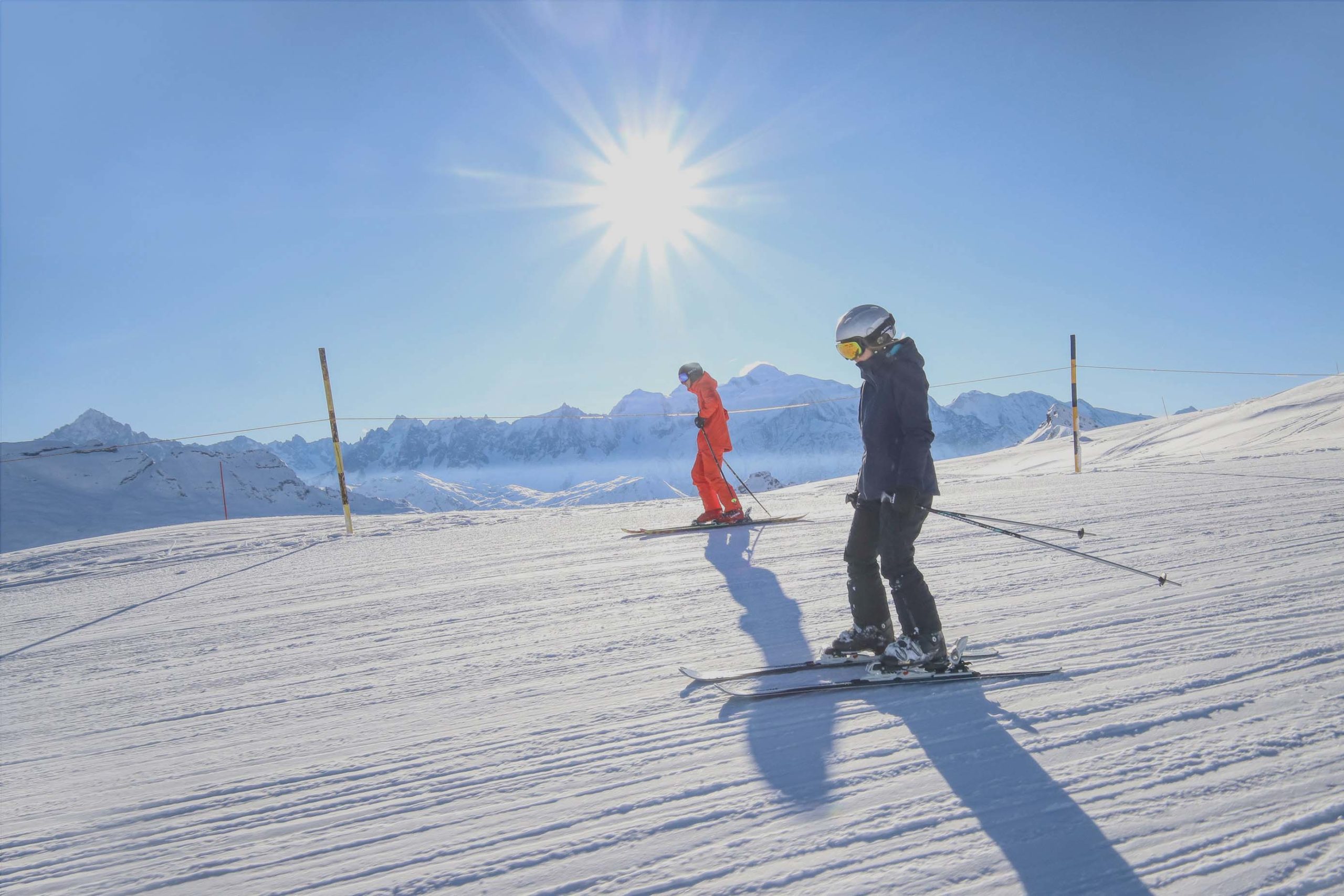 Deux skieurs sur les pistes de Flaine, dans les alpes, fan de glisse et de ski, ils ont profité de la neige fraiche tout le week-end de pré-ouverture.
